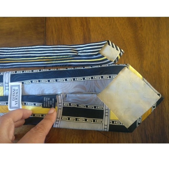 🇨🇦 Vintage authentic Gianni Versace silk tie - Picture 6 of 10